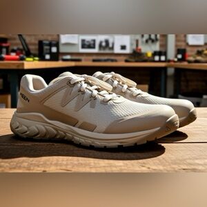 Keen Utility Dillon Women’s 7.5 W Carbon Toe Work Shoes ASTM EH Silver Birch Tan